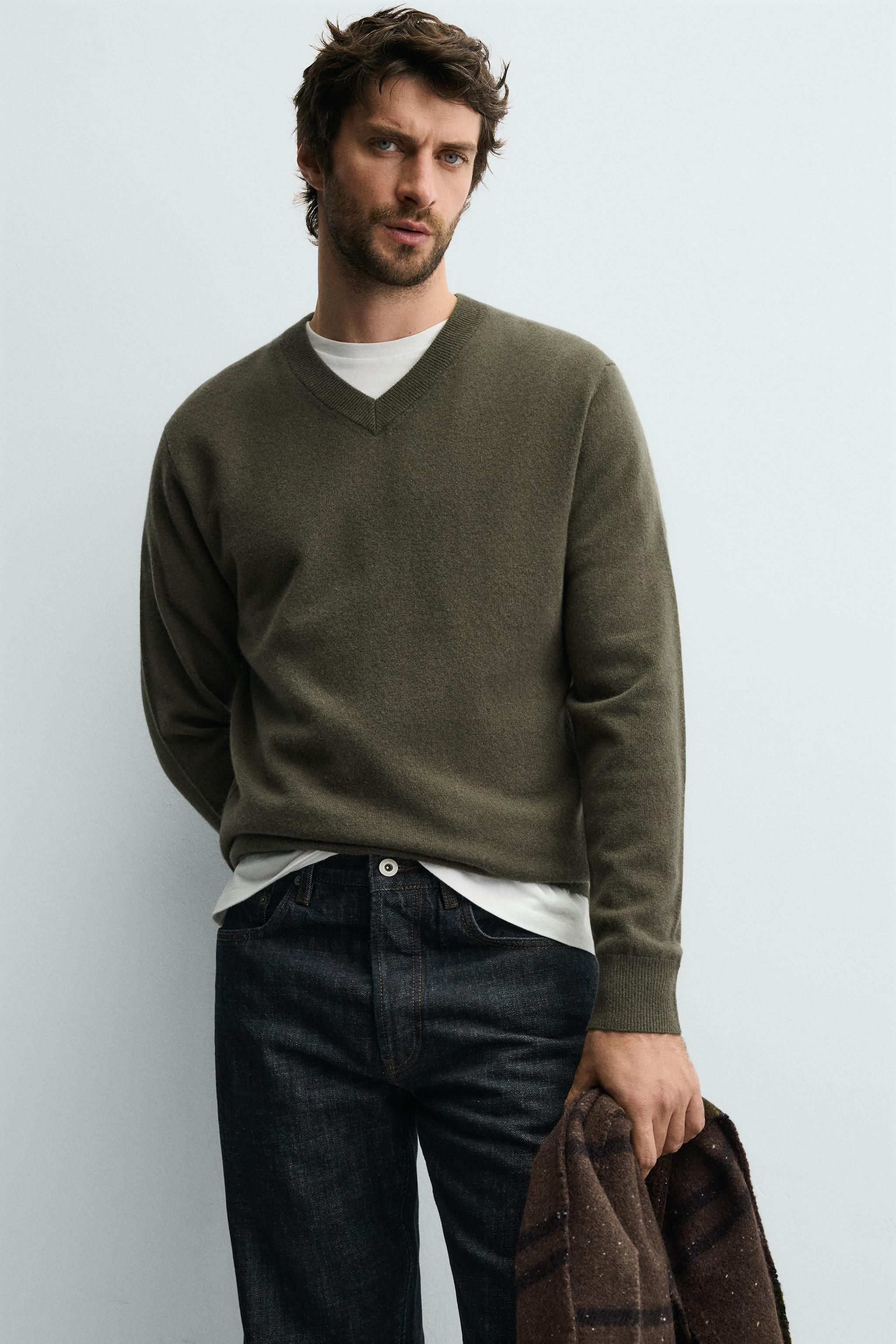 100% WOOL V-NECK JUMPER